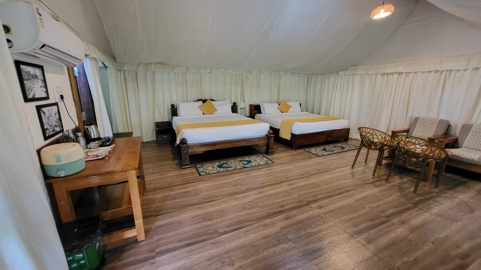 The Royal Canopy (2 & 4 sharing)